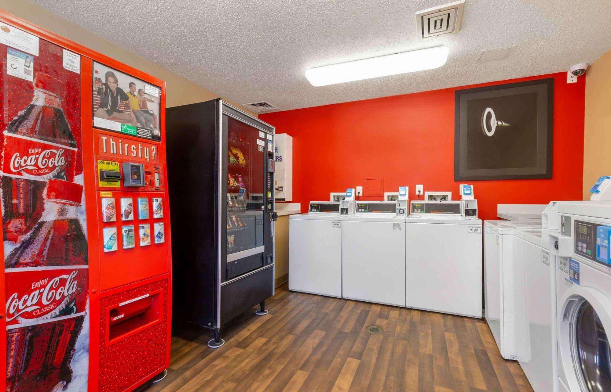 Hometowne Studios By Red Roof Chantilly Bagian luar foto
